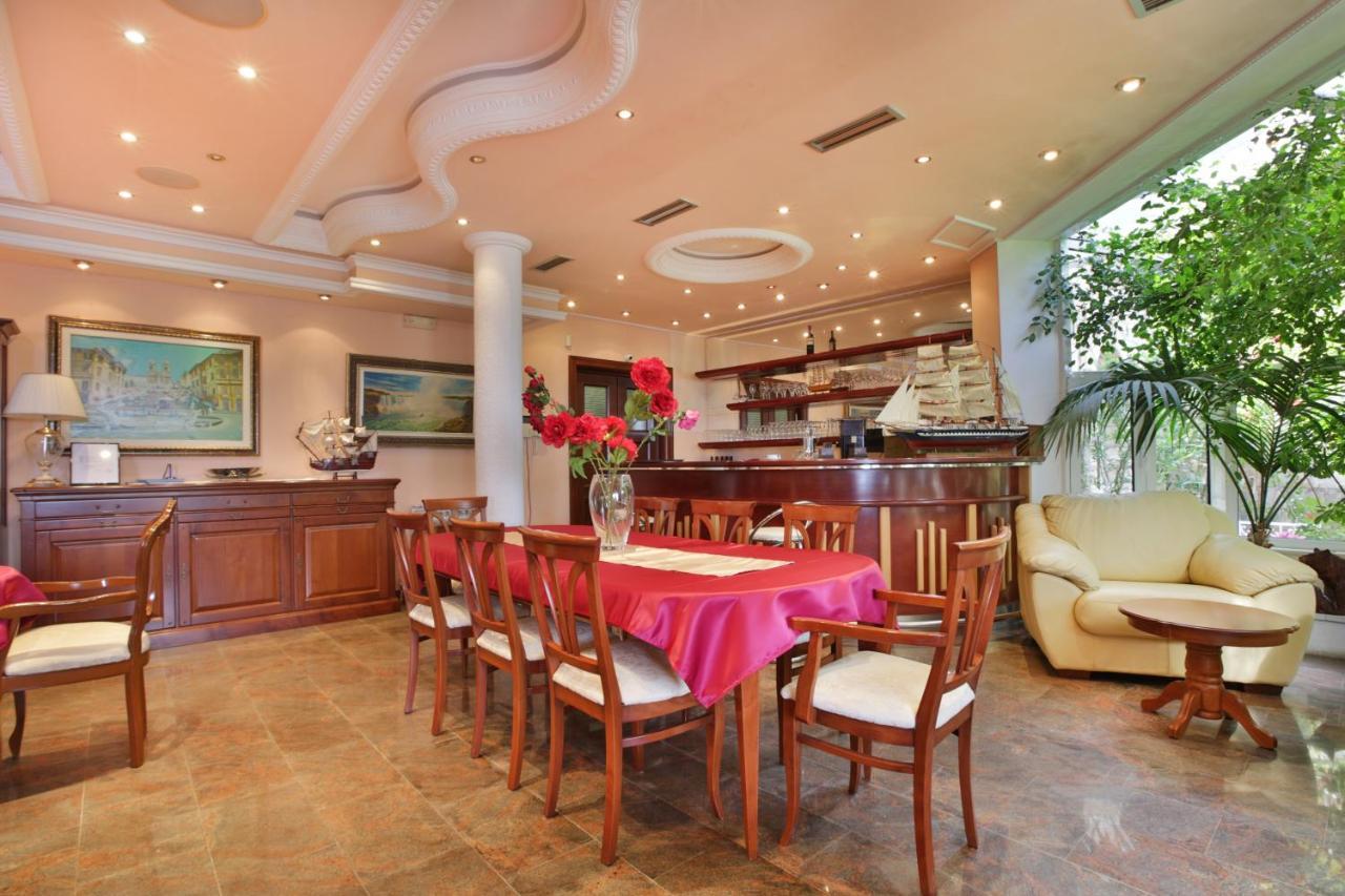 Royal Holiday Apartments Sveti Stefan Eksteriør billede