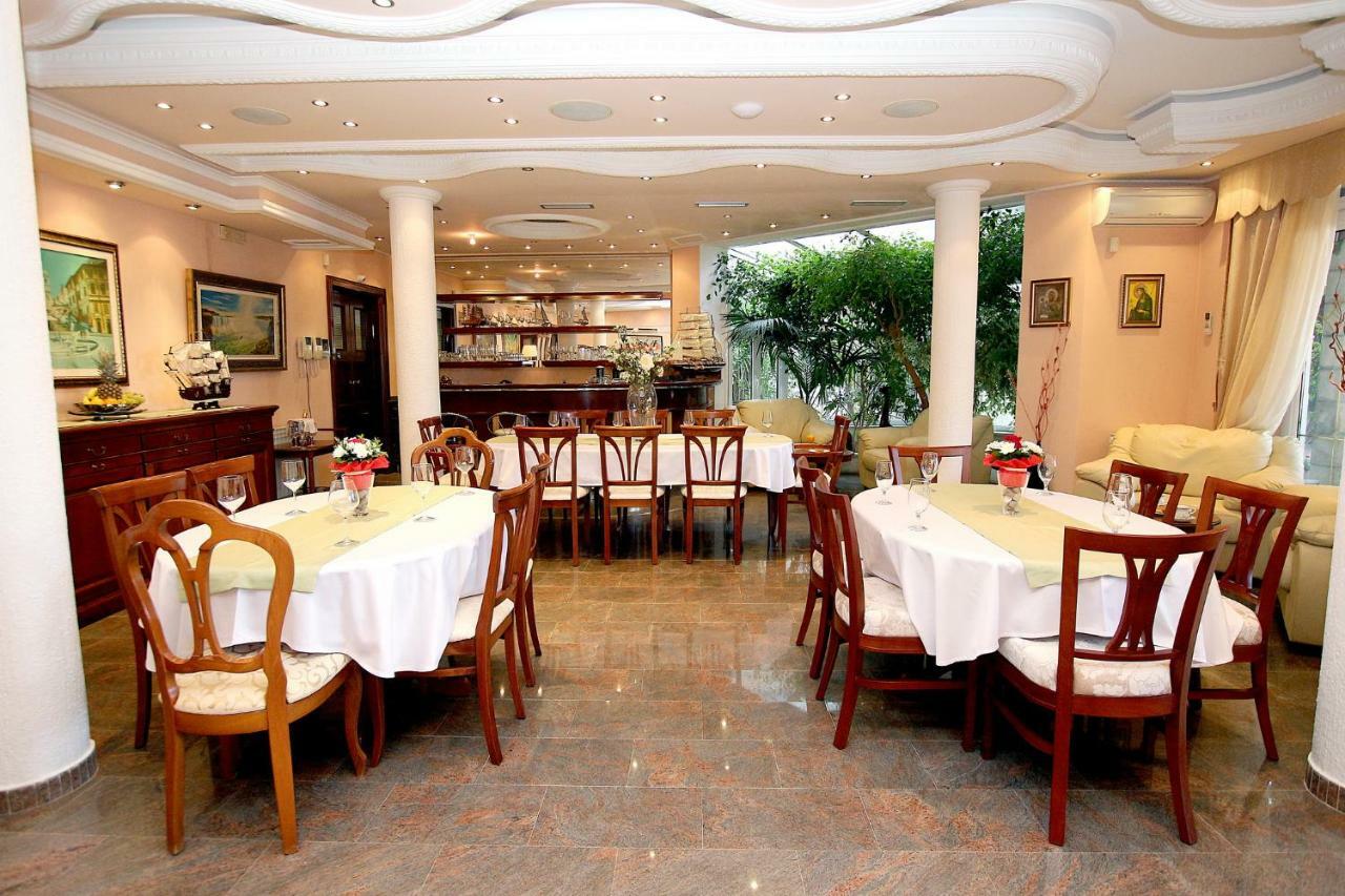 Royal Holiday Apartments Sveti Stefan Eksteriør billede